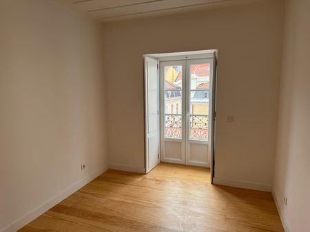 Spacious study apartment in Rua do Benformoso - Photo 2