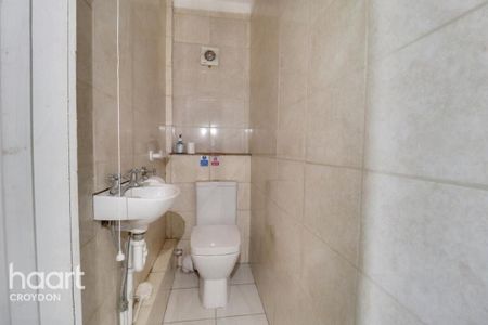 1 bedroom in a house share to rent - Photo 5