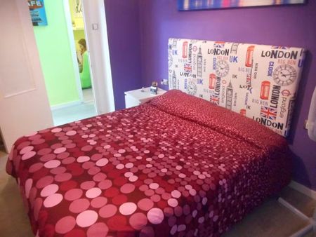 Carrer Sants Just i Pastor, Valencia, Valencian Community 46022 - Photo 5