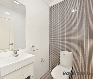 Spacious Three-Level Townhouse with Oversized Garage - Photo 5