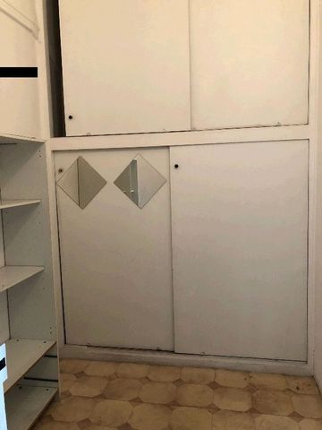 Appartement 2 pièces 65m2 MARSEILLE 1ER 770 euros - Photo 5