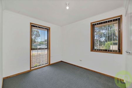 Three bedroom home in great location - Photo 3