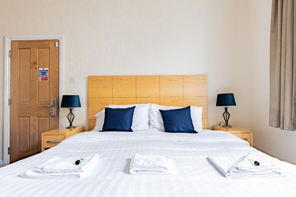 1 bedroom in a house share to rent - Photo 1