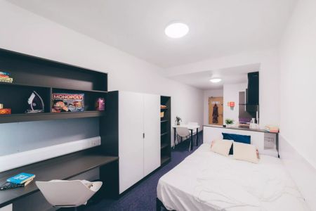 Self Contained Studio - Photo 3