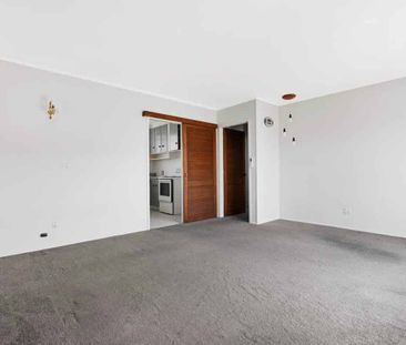 Charming 2 Bedroom Home in Papatoetoe! - Photo 1