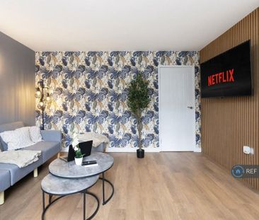 3 bedroom flat to rent - Photo 2