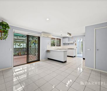 Warm, Welcoming & Wonderfully Located - Photo 3