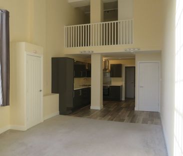 High Street - Photo 1