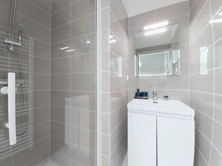 Location / Duplex - Photo 2