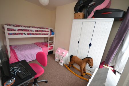 3 bed Mid Terraced House for Rent - Photo 3