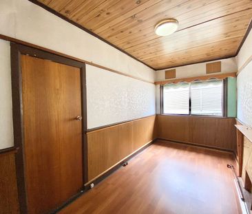 Family Home with Ample Parking - Photo 2