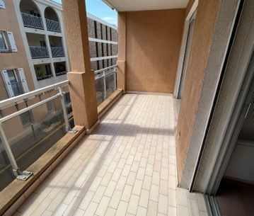 Location Appartement 2 pièces 47m² SANARY SUR MER 83110 - Photo 5