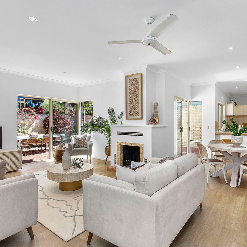 Light-Filled Villa in Premium Western Suburbs Location - Photo 1