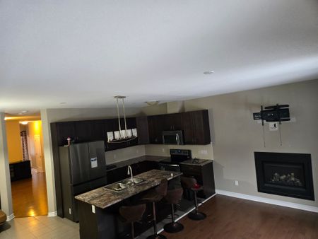 For Lease - 717 Hazelnut Crescent, Blossom Park - Airport and Area, Ontario - Photo 3