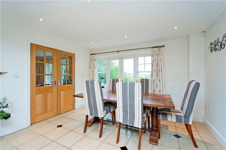 5 bedroom detached house to rent - Photo 2