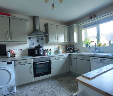 3 bedroom detached house to rent - Photo 4