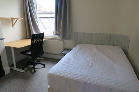 6 Bed Terraced House, Longmead Avenue, BS7 - Photo 4