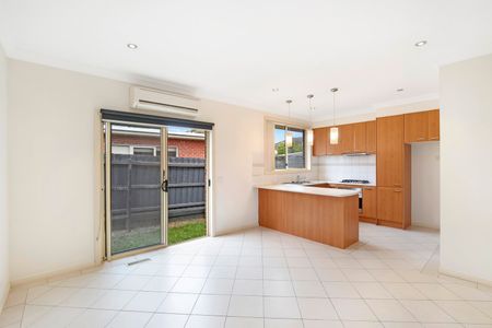 3/64 Purinuan Road, Reservoir VIC 3073 - Photo 3