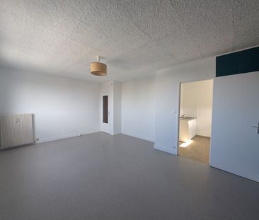 Location Appartement 1 pièce 32m² - Photo 2