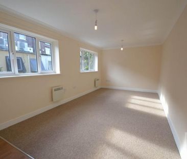 3 bedroom flat to rent - Photo 1