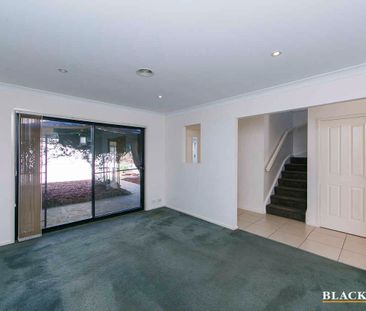 Two storey townhouse 1km to Gungahlin Town Centre - Photo 5