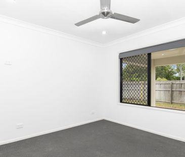 Spacious Family Living in a Quiet Street - Photo 1