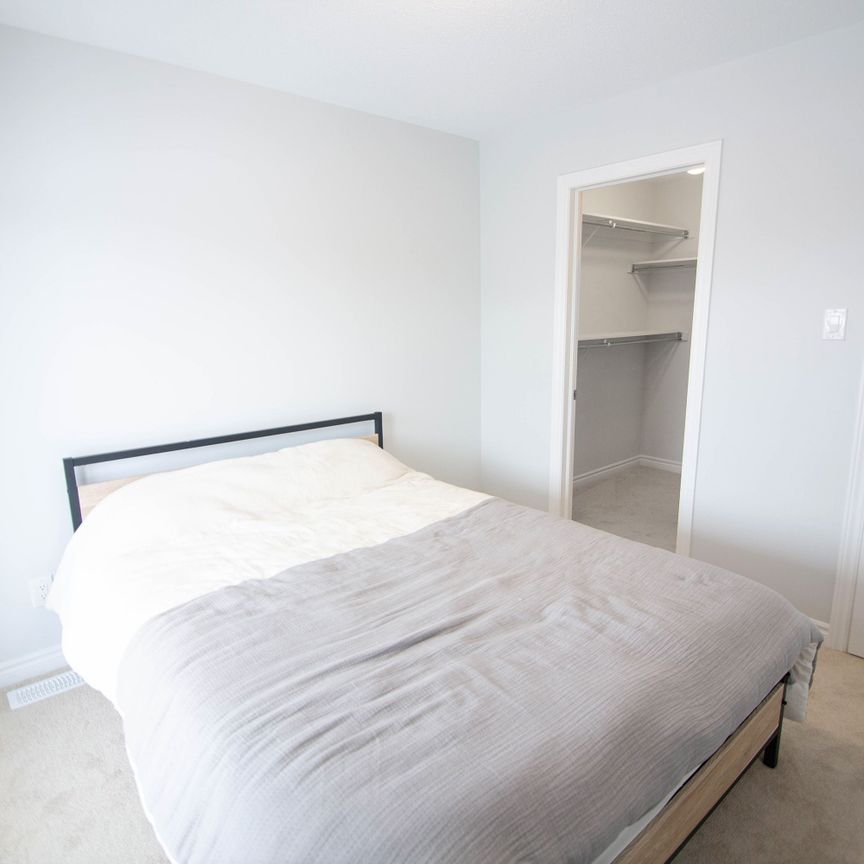 For Lease - 43 ZOISITE Private, Barrhaven, Ontario - Photo 1