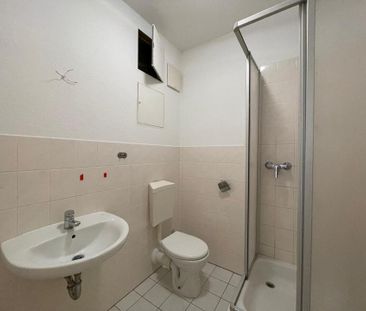 **DG-Wohnung mit traumhaftem Ausblick ins Grüne und schönem Innenhof** - Photo 6