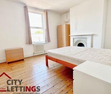 4 bedroom end of terrace house to rent - Photo 5