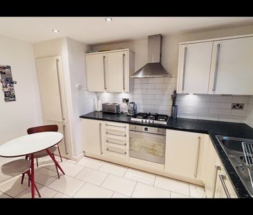 2 Bed Maisonette, Ollgar Close, W12 - Photo 5