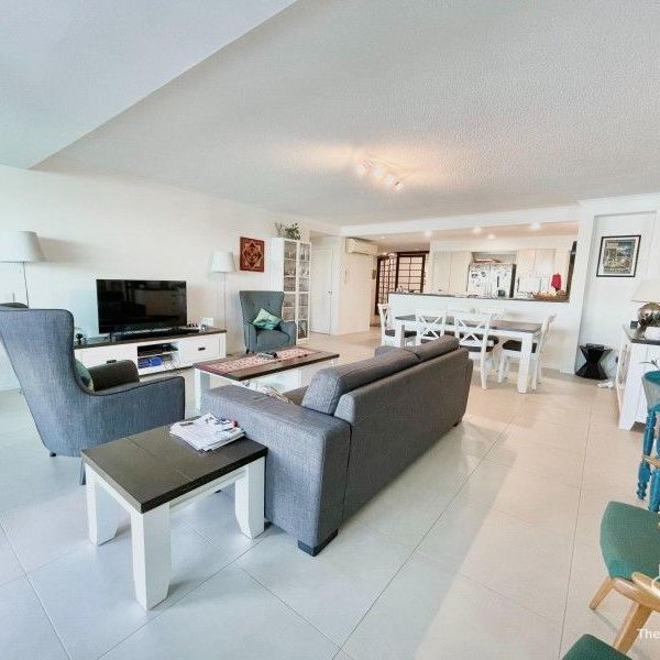 Exclusive RARE riverfront view apartment - Photo 1