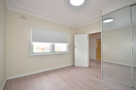 Renovated 2 Bedroom House!! - Photo 4