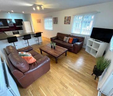 4 bedroom flat to rent - Photo 4