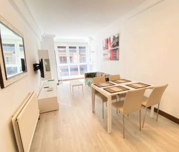 Alquiler de piso en Calle Marina - Photo 2