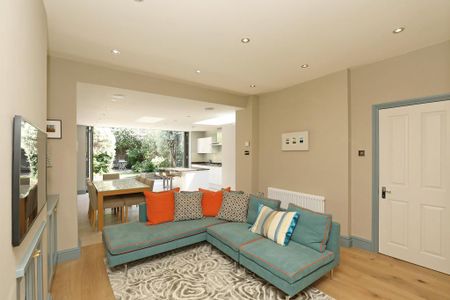 2 bedroom semi-detached house to rent - Photo 4