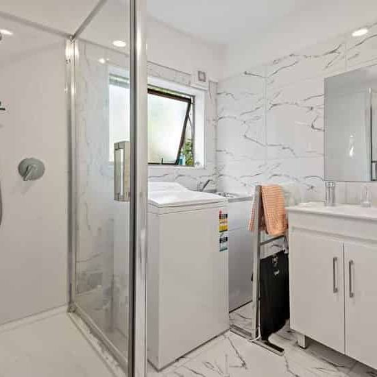 Comfy Remuera 4 Beds House Top School Zone - Photo 1