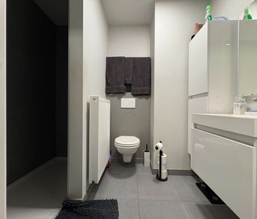 Dakappartement met 1 slaapkamer in het centrum van Hooglede - Photo 2