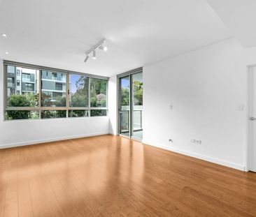 Large 1 BR Courtyard Apartment in A CONVENIENT Location ! - Photo 5