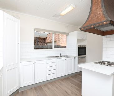 35 Nyah Street, Keilor East VIC 3033 - Photo 5