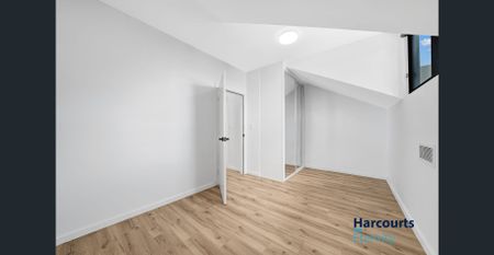 Spectacular 3-Bedroom Townhouse in Girraween! - Photo 2