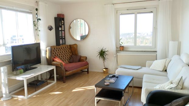 Ljus 2a med fin utsikt, nära till tunnelbana och pendel, köpcentrum och grönområde med strand - Photo 1