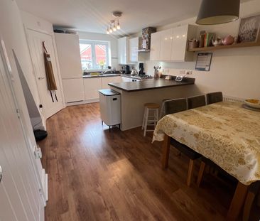 NEWTON LEYS - 3 BEDROOM HOUSE - Photo 3