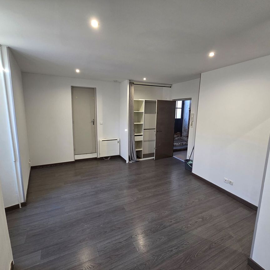 Appartement Nimes 1 pièce(s) 23.76 m2, - Photo 1
