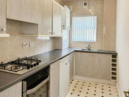 1 bedroom Flat To Let - Photo 3