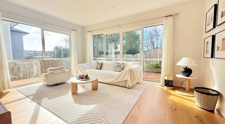 North Shore, Torbay 5 Bedrooms - Photo 2