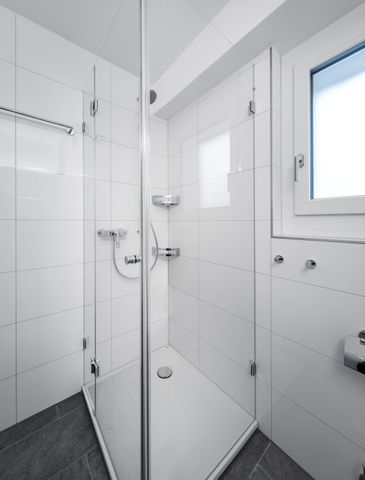 Rent a 4 ½ rooms apartment in Niederhasli - Photo 4