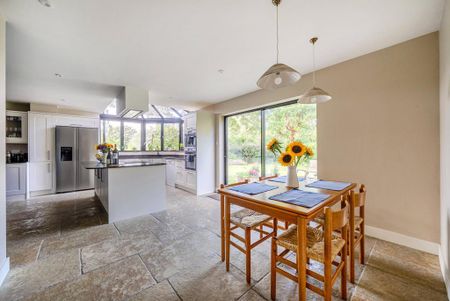 6 bedroom detached house to rent - Photo 4