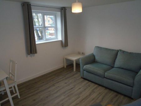 2 bedroom flat to rent - Photo 3