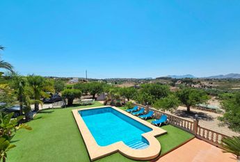 WIDE ESTATE FOR RENT IN TEULADA FOR LONG TERM