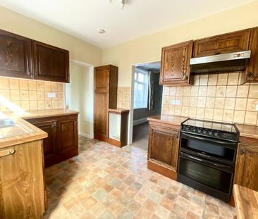 4 bedroom property to rent - Photo 1